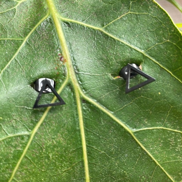 Black Geometric Triangle Earrings. Brand new. - Picture 2 of 4